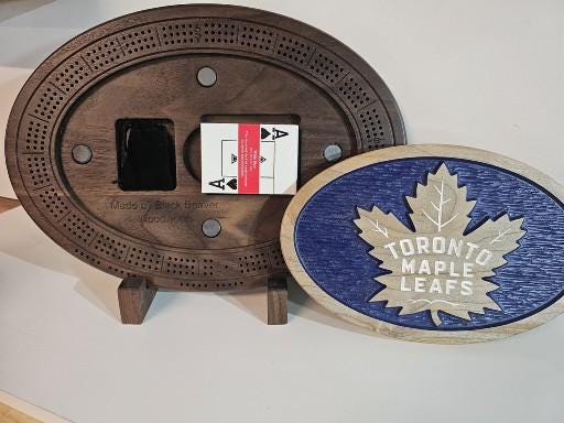 Toronto Maple Leafs Cribbage board with stand